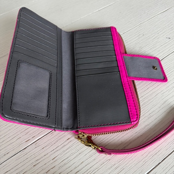 Brand New Without Tags - Fossil Pebble Leather Women's Wallet - Picture 5 of 5